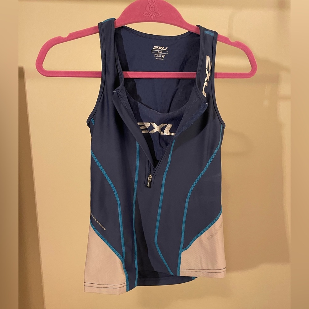 2XU triathlon top
